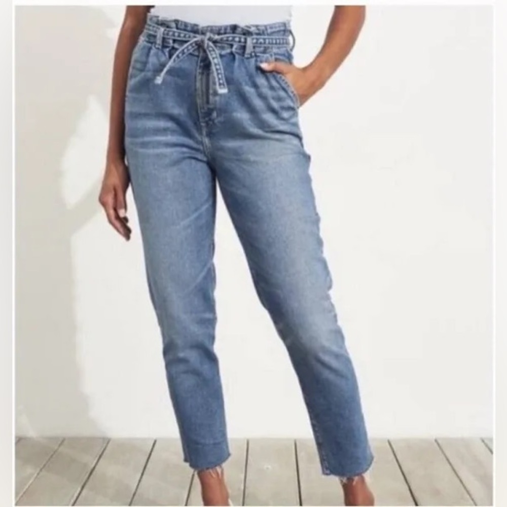 Hollister Women's Ultra High Rise Raw Hem Paperbag Belt Mom Jeans Size 9R
